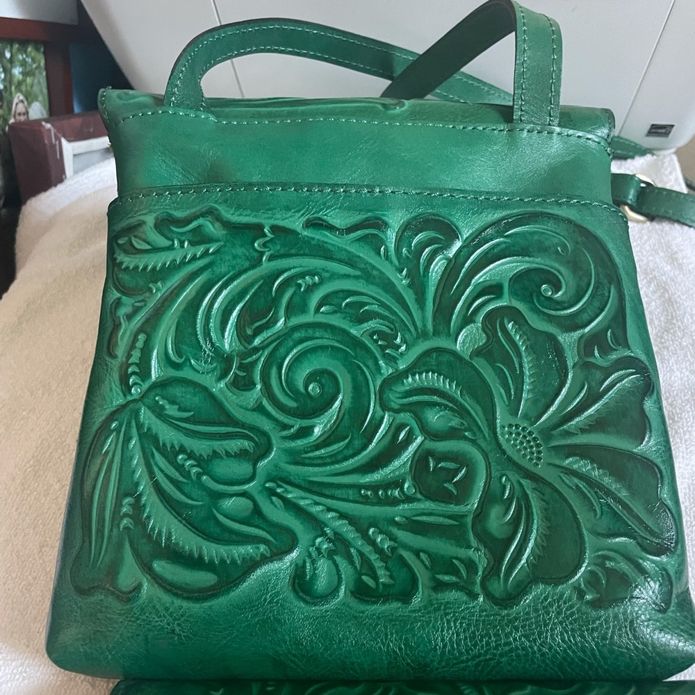 Patricia Nash Xbody & Wallet - Picture 3 of 10